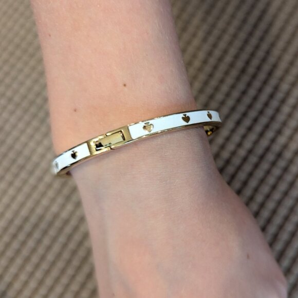 Kate Spade Spot the Spade Enamel Hinged Bangle Bracelet NWOT - Picture 4 of 4